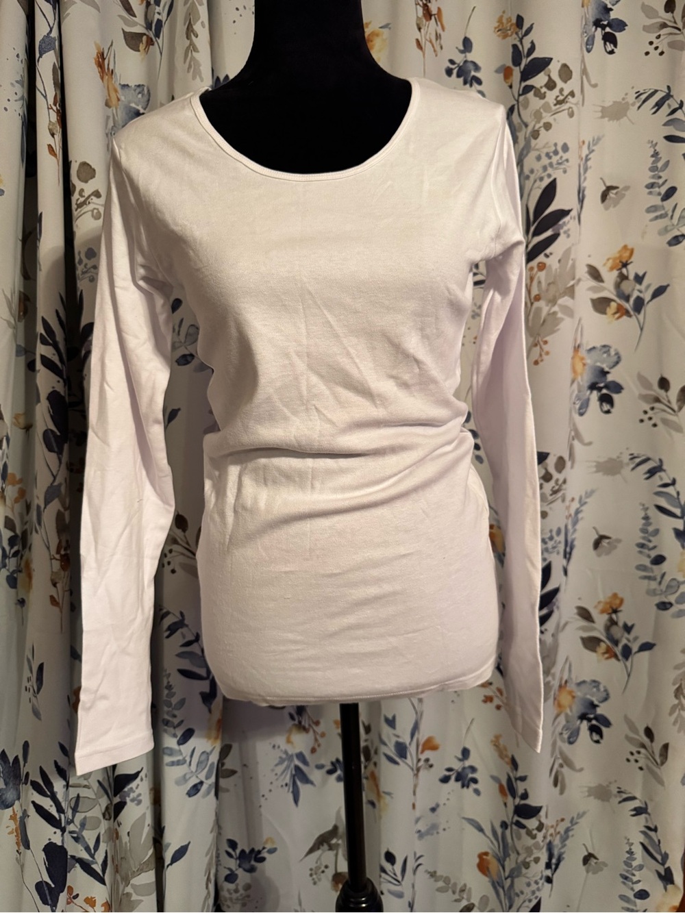 Classic Women's Long-Sleeve Crewneck Top - White Comfneat Size L B17
